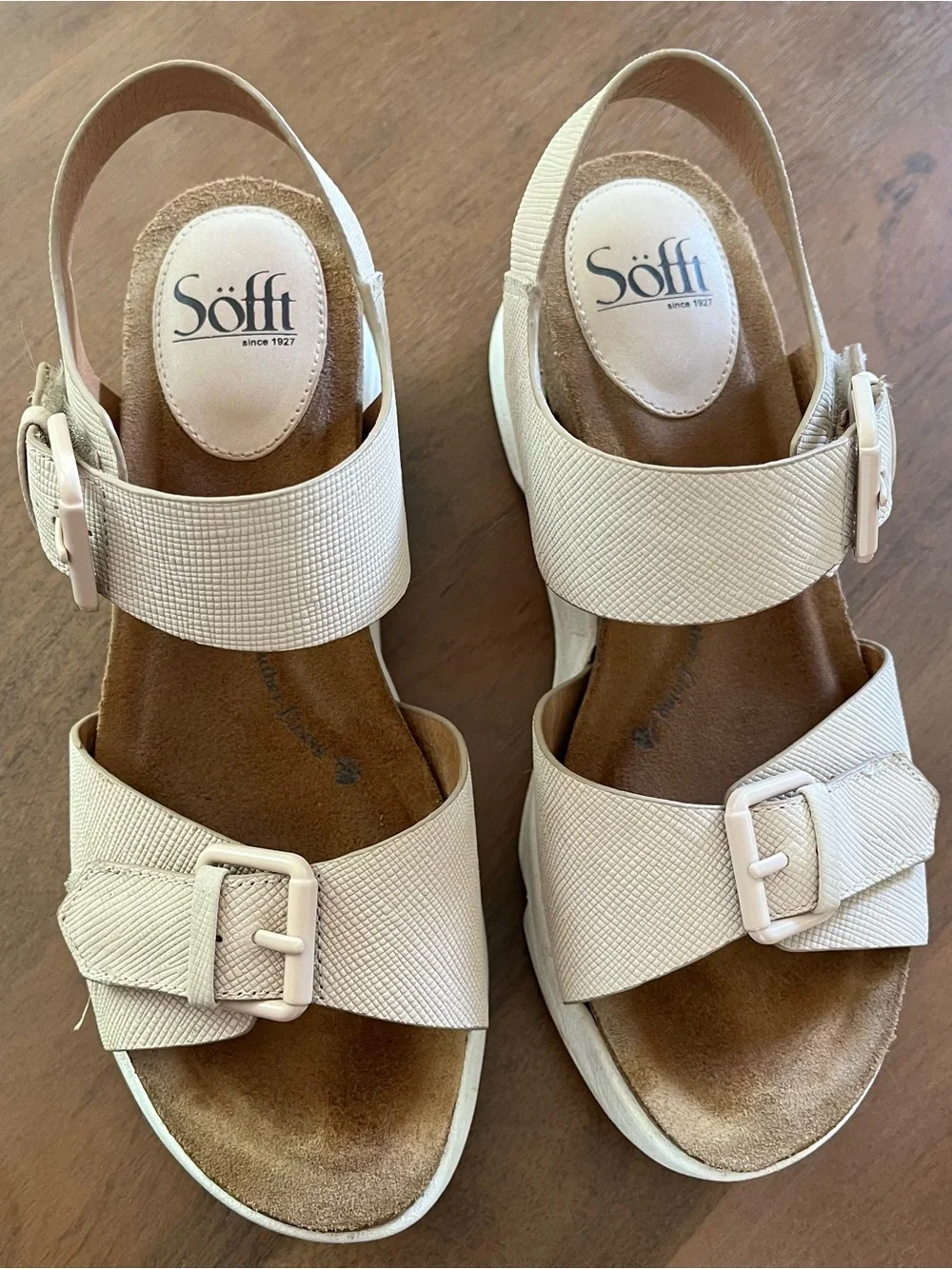 Sofft Women's Ivory/Tan Platform Sandals with Velcro Buckle 7.5